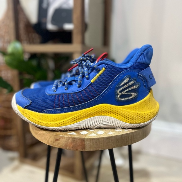 Under Armour Other - Stephen curry under armour Blue and Yellow basketball Sneakers size 5Y